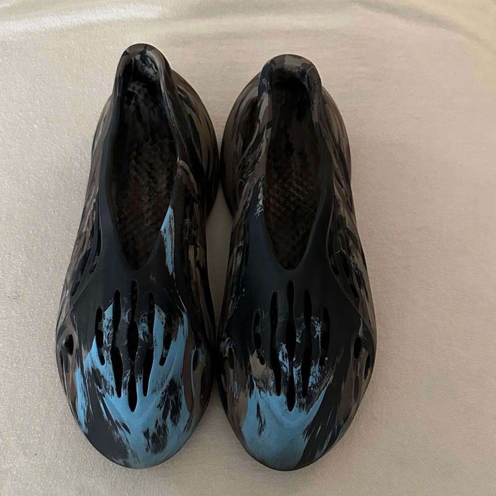Yeezy foam runners Black and Blue